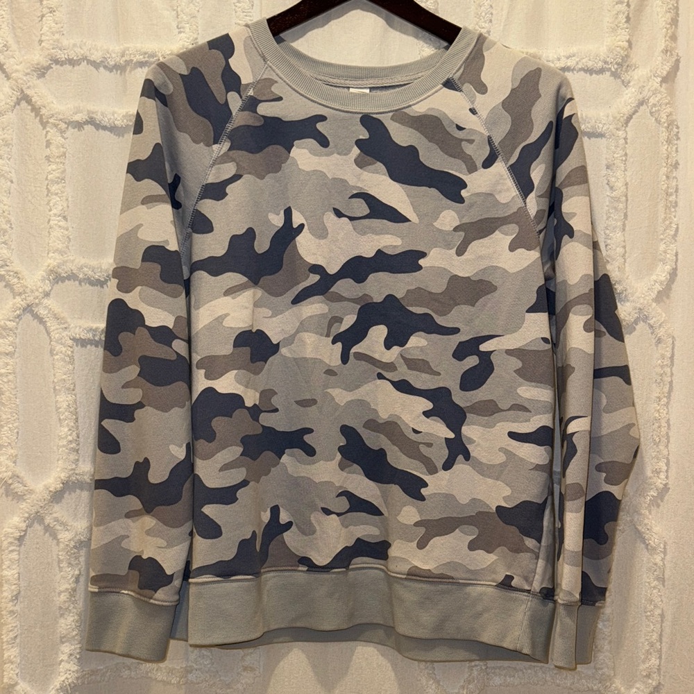 Old Navy Women’s Gray and Blue Camouflage Crewneck Sweater